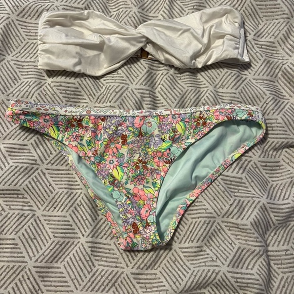 Victoria’s Secret bikini set